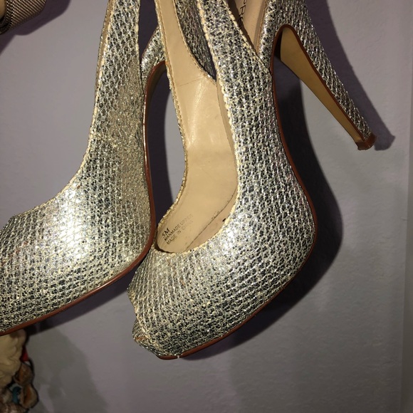 Silver heels - Picture 3 of 6